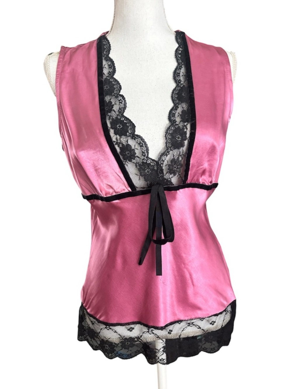 Charlotte Russe Y2K Lace Trim Sleeveless Top